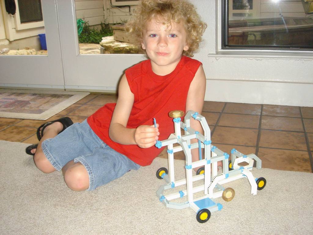 2005/05(May)/05(Vale-Kyla)/1024x768_2005-05-30 Vale-Construx-3.JPG